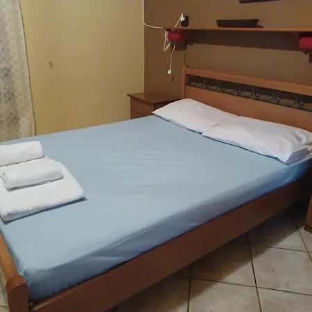 Island House In - Marathias