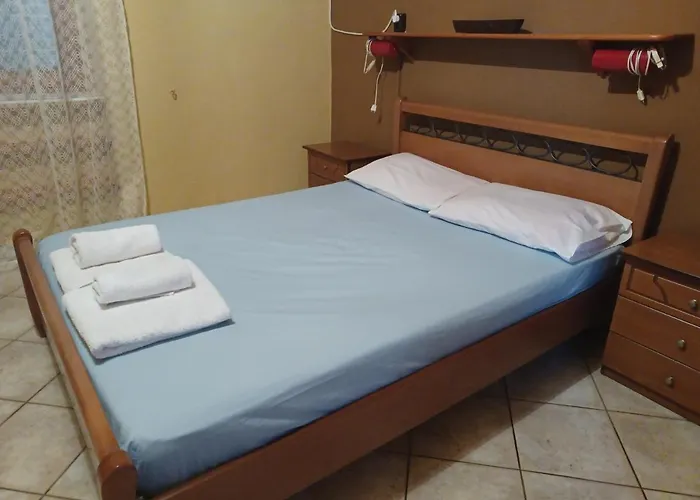 Island House In - Marathias